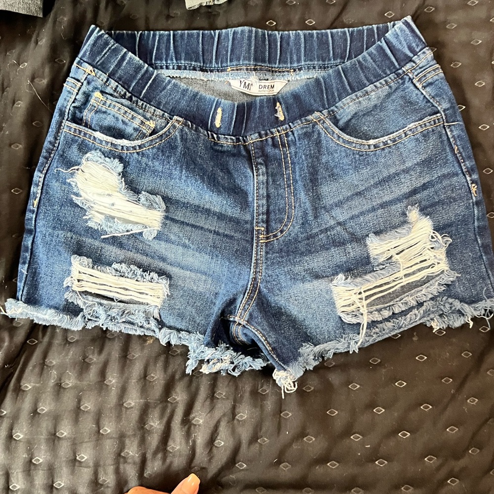 YMI Dream stretch waist shorts size small